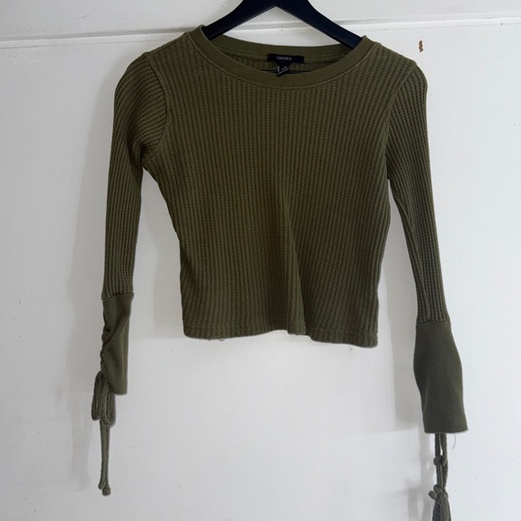 Forever 21 Tops - 2/$15 Forever 21 Green Ribbed Tie Sleeve Crop Top